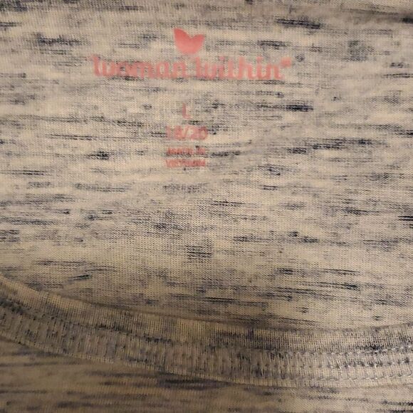 Women within gray top - Picture 3 of 7